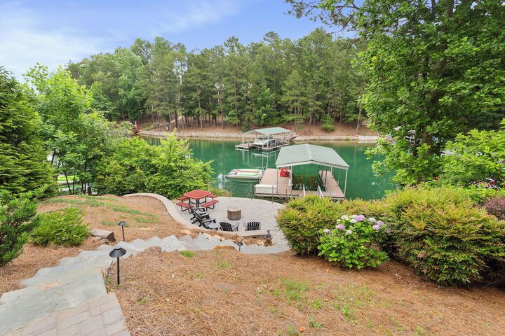 Lakefront Keowee Home w / Dock 14 Mi to Clemson