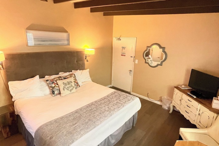 Room 14 of 27