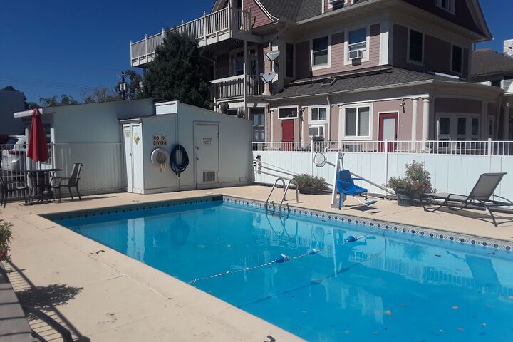Pool 10 of 33