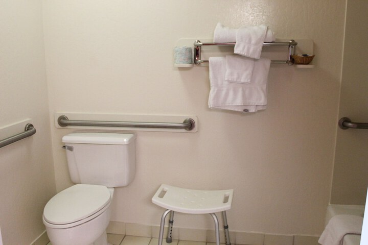 Room 25 of 32