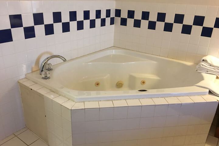 Hot Tub 60 of 62