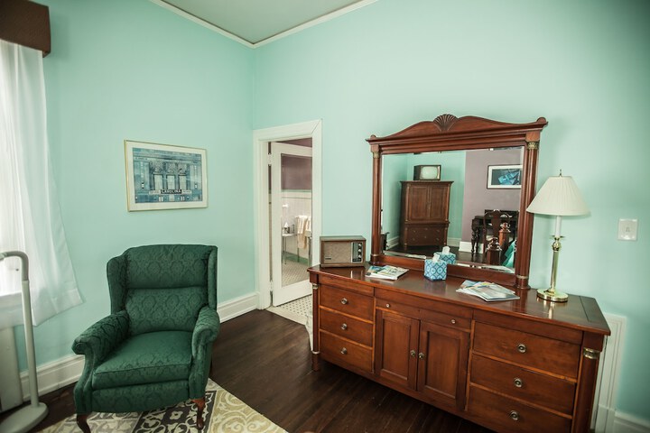 Room 27 of 41