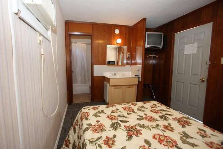 Room 16 of 44