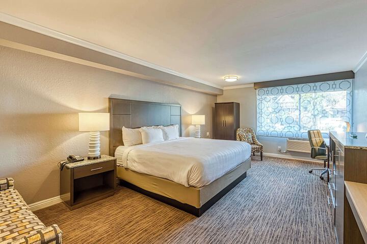 Room 52 of 150