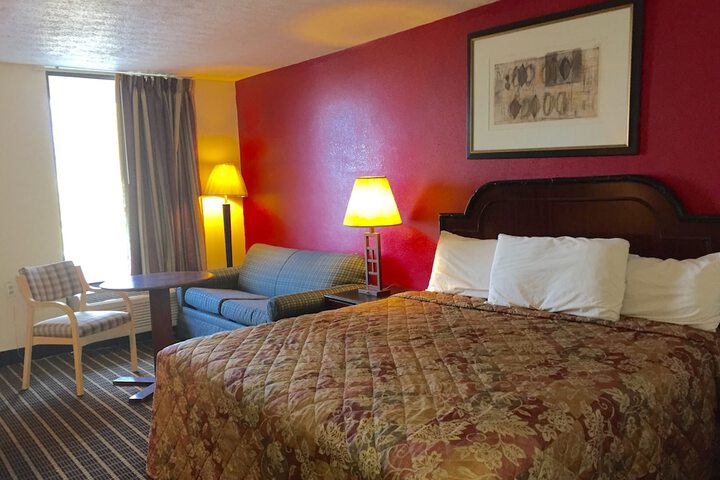 Room 9 of 33
