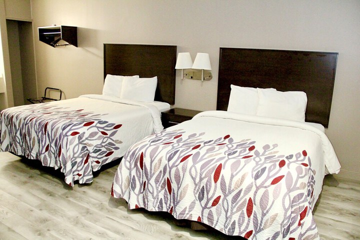 Red Roof Inn & Suites Lake Orion / Auburn Hills