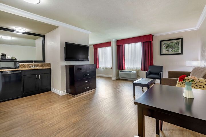 Room 11 of 32