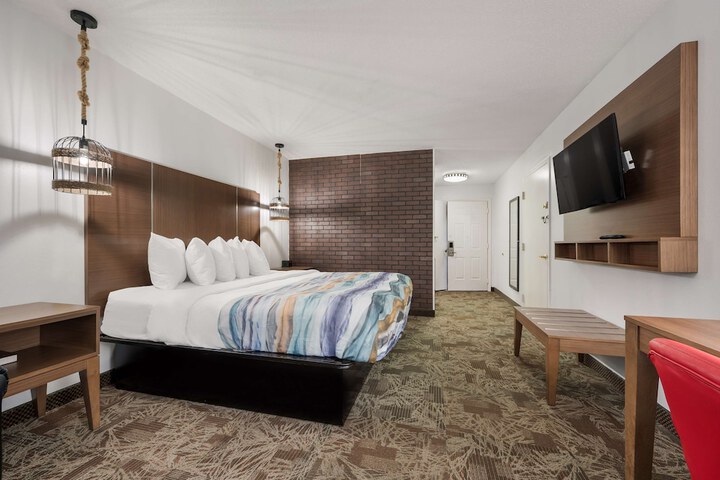 Room 16 of 34