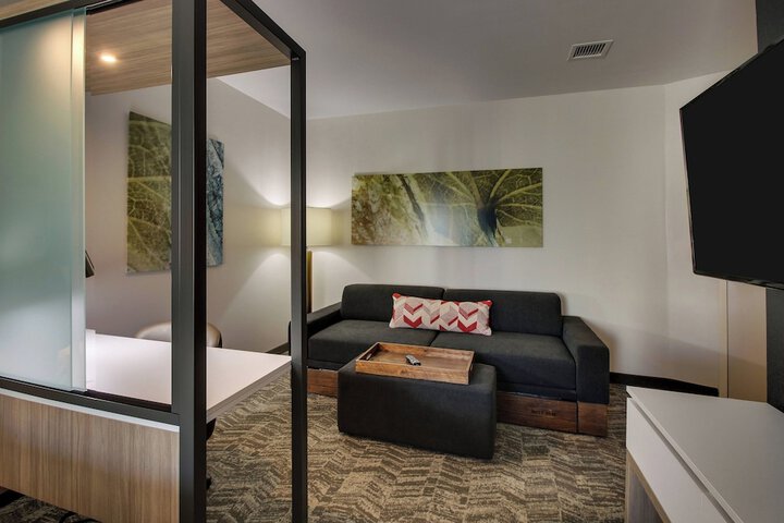 Room 16 of 27