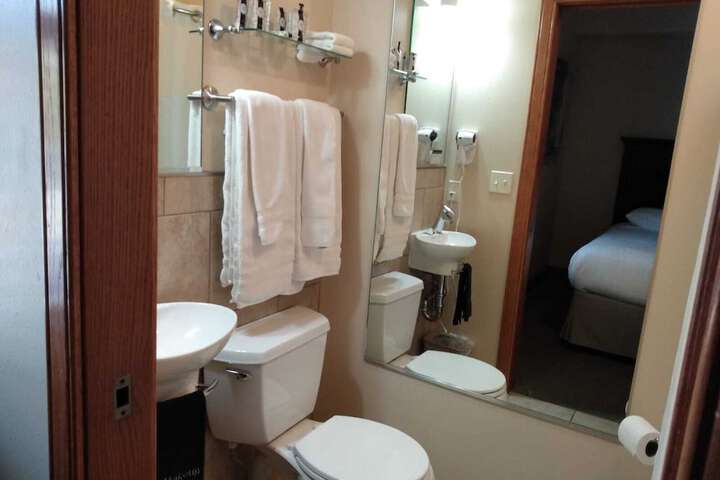 Room 4 of 16