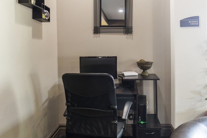 Business Center 45 of 46