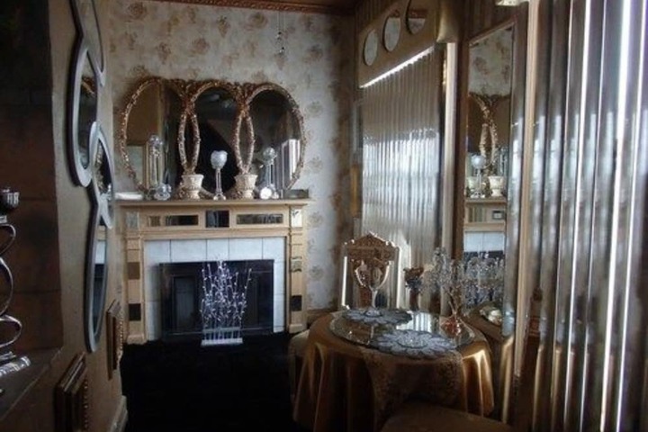 Room 10 of 42