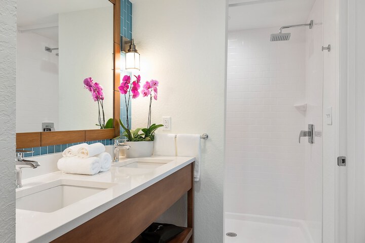 Compass Hotel by Margaritaville Anna Maria Sound