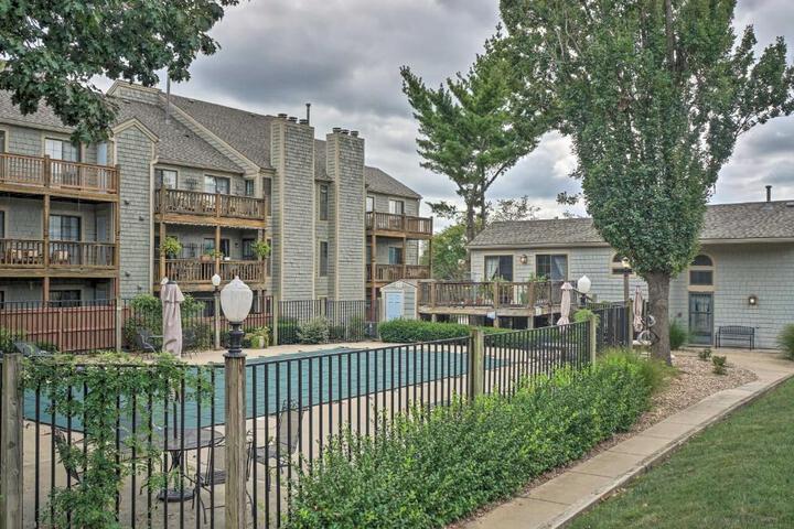 Shawnee Condo 10 Mi to Downtown Kansas City!