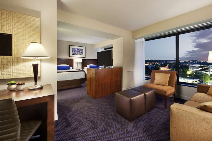 Room 10 of 28
