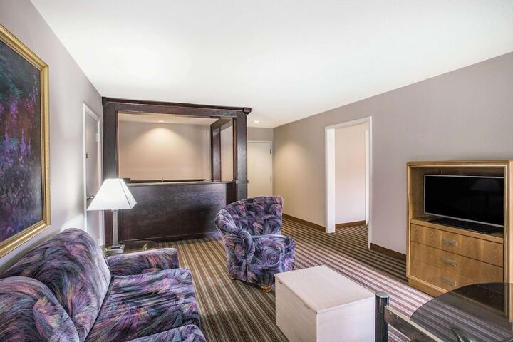 Room 12 of 17