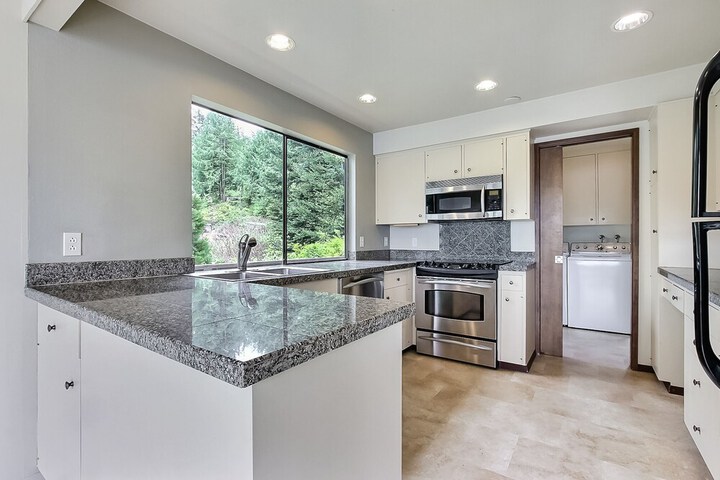 PNW MCM 155ft Private Waterfront Gem on Raft Island w / Hot Tub 3 Bedroom Home by RedAwning