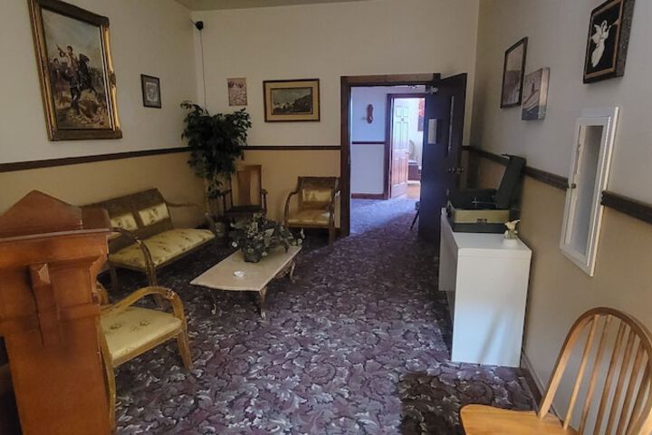 Ballroom/Hall 15 of 16