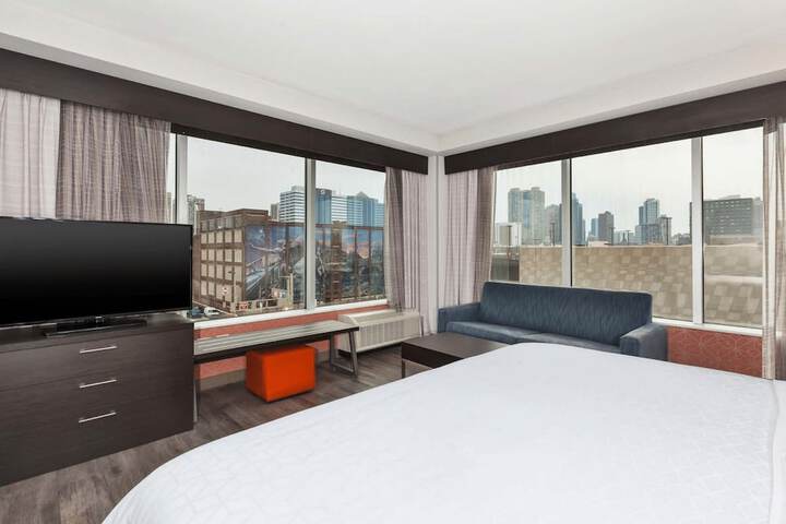 Room 21 of 36