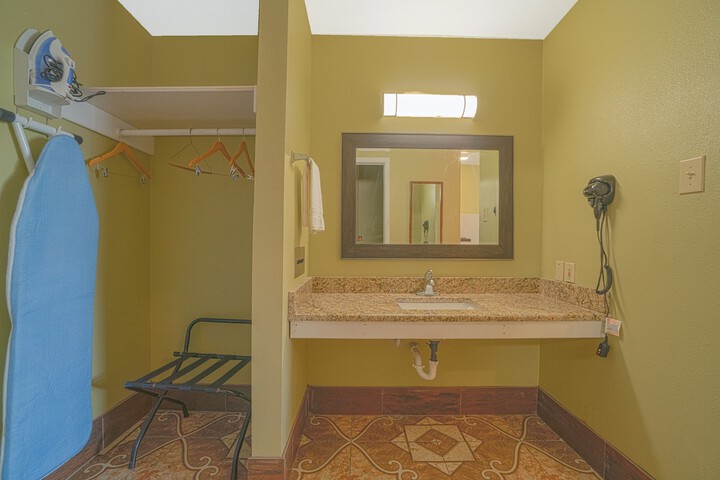 Room 25 of 43