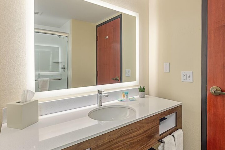 Room 15 of 44