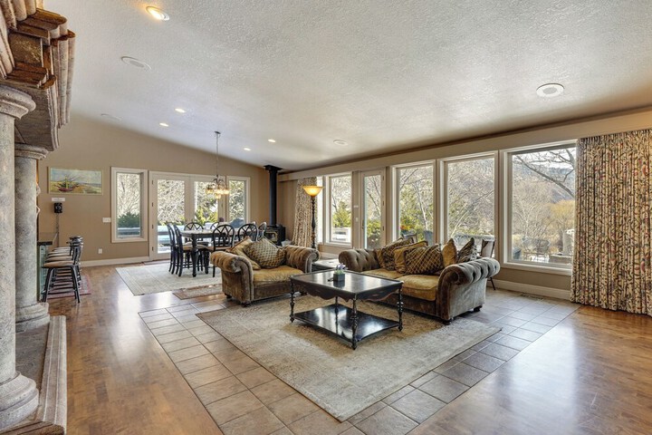 Hot Tub & Snake River Views at Twin Falls Home