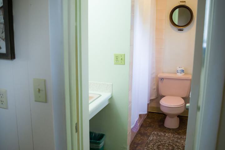 Lamplighter Cabins & Suites