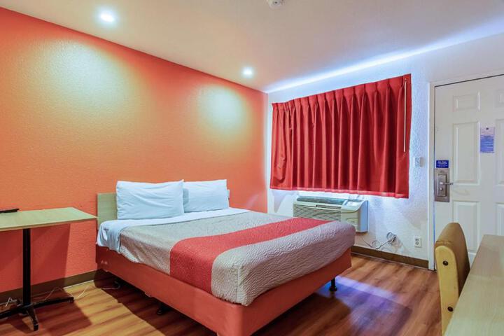 Motel 6-Bakersfield CA - Airport
