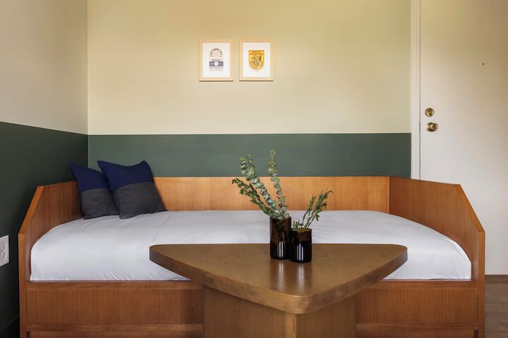 Room 33 of 44