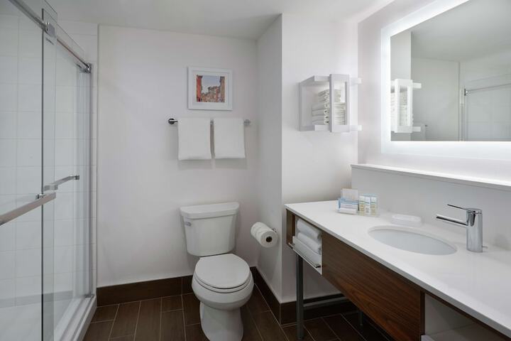 Room 14 of 33