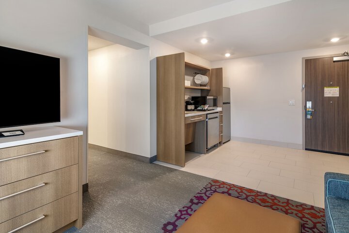 Room 15 of 40