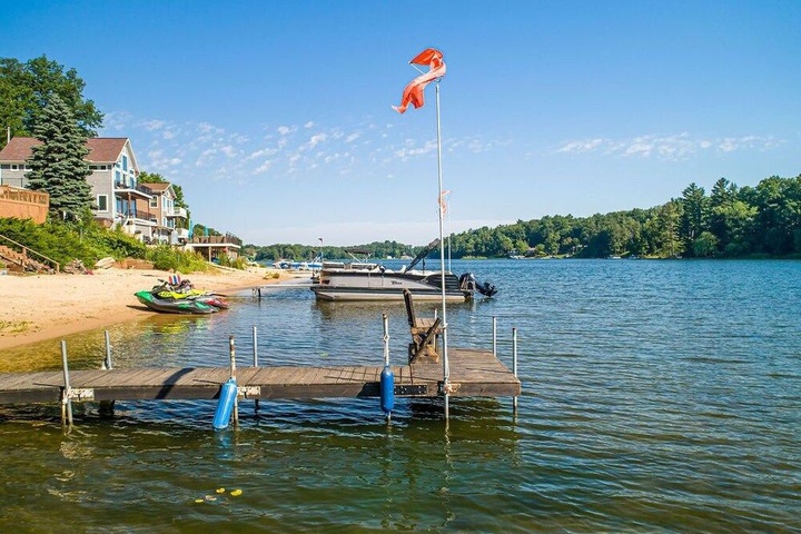 Cottage on Big Pine Island Lake