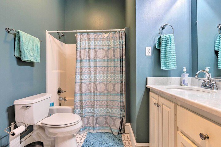 Bright Waveland Home - Walk to Beach Access!