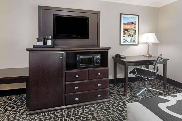 Room 8 of 30