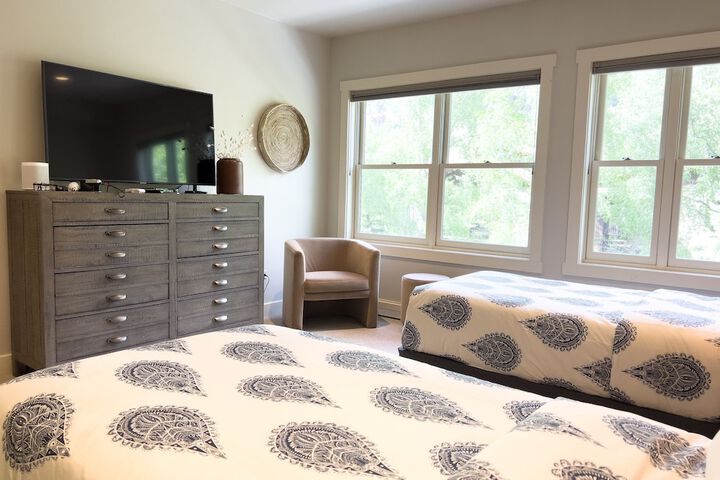 Element 52 Auberge Collection