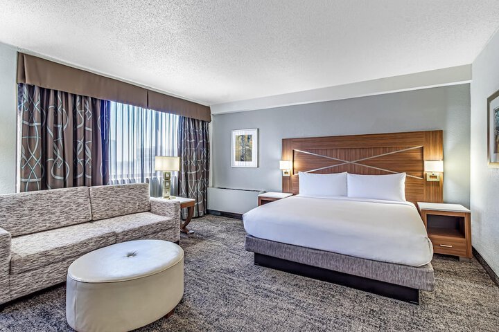 DoubleTree by Hilton Milwaukee Downtown