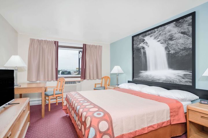 Super 8 by Wyndham Tomah Wisconsin