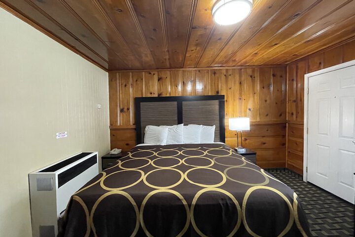 Room 12 of 28