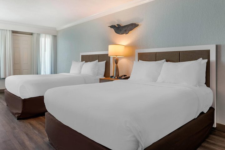 Dolphin Sands Clearwater Beach an Ascend Collection Hotel