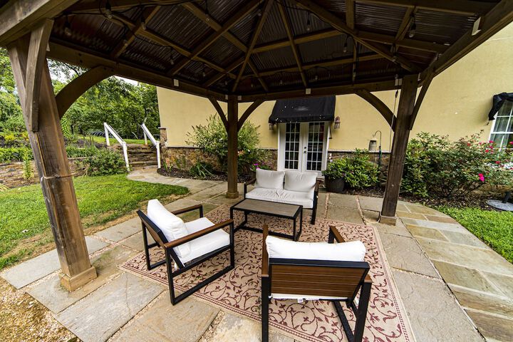 Stone Manor Boutique Inn