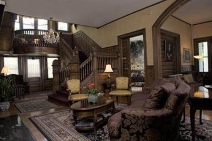 Albemarle Inn