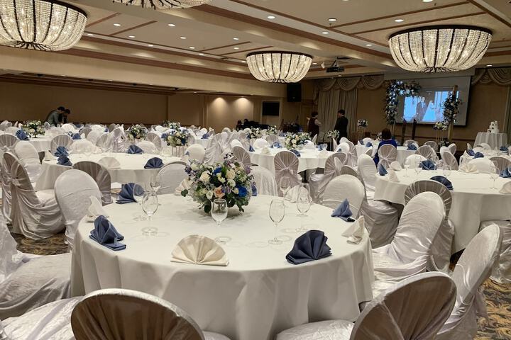 Ballroom/Hall 28 of 33