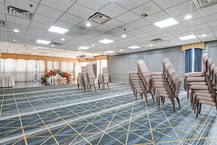 Ballroom/Hall 63 of 68