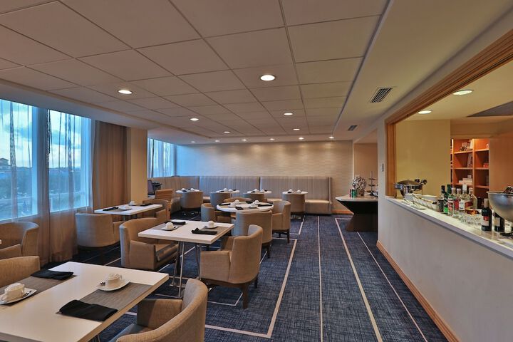 Lounge 99 of 105