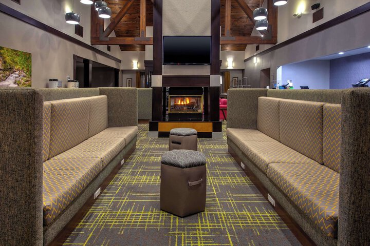 Hampton Inn & Suites Cleveland-Airport / Middleburg Heights