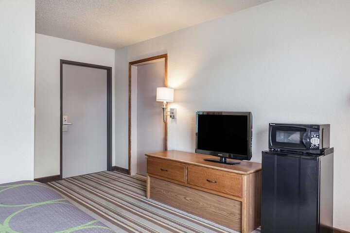 Room 9 of 14