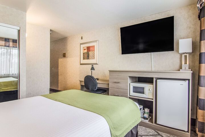 GuestHouse Inn & Suites Hotel Poulsbo