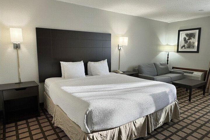 Baymont by Wyndham Queensbury / Lake George