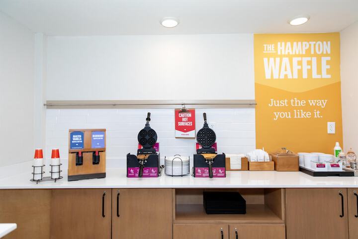 Hampton Inn & Suites Jennings