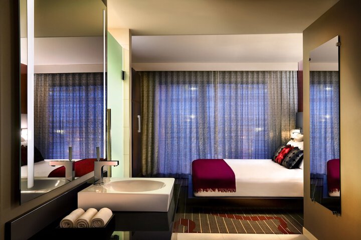Room 32 of 50